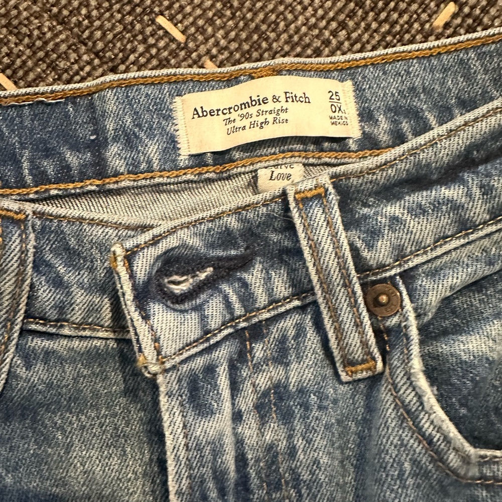 Abercrombie and fitch 90’s straight ultra high rise jeans